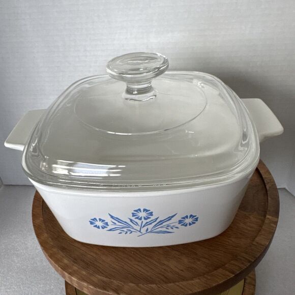 Vintage Corning Ware Blue Cornflower Casserole A-1 1/2-B 1.5 Qt. with Pyrex Lid - Picture 2 of 10